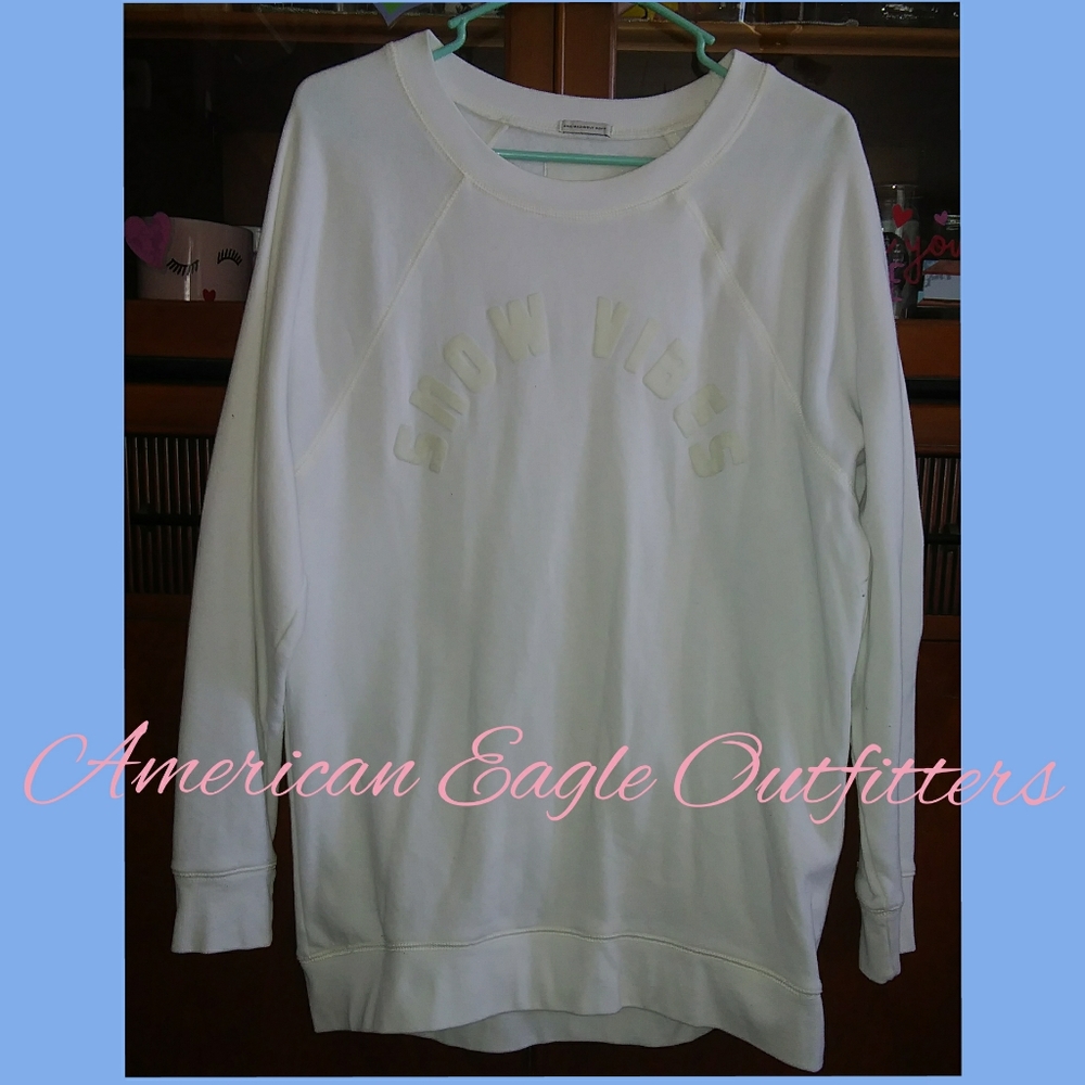 AEO Crew Neck "Snow Vibes" Sweatshirt